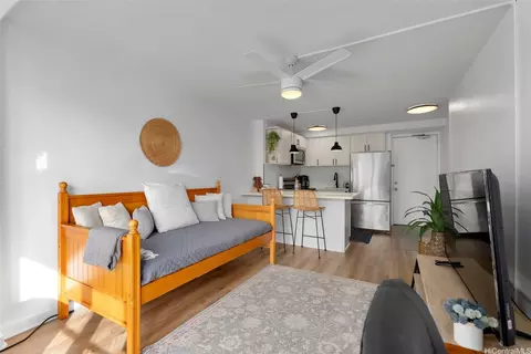 445 Kaiolu St #609, Honolulu, HI 96815