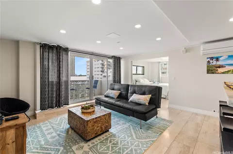 2442 Kuhio Ave #1102, Honolulu, HI 96815