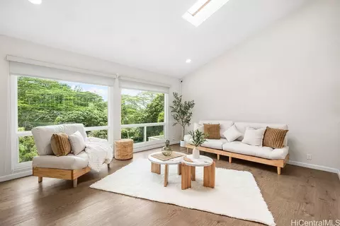 98-2033 Pahiolo St, Aiea, HI 96701