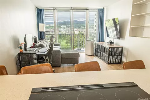 1128 Ala Napunani St #703, Honolulu, HI 96818