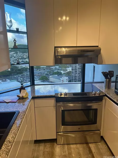 1212 Nuuanu Ave #2406, Honolulu, HI 96817