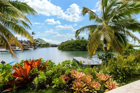 209 Kawaihae St #C2, Honolulu, HI 96825