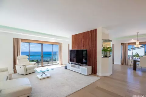Living - 1632 Ihiloa Loop, Honolulu, HI 96821 photo 1 of 4
