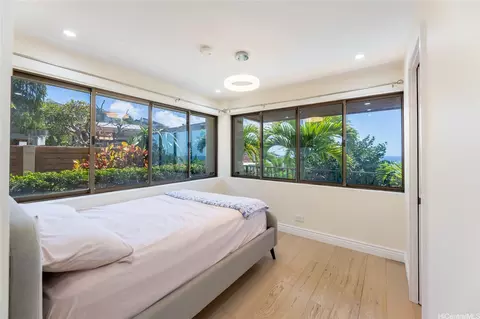 Bedroom - 1632 Ihiloa Loop, Honolulu, HI 96821 photo 2 of 4