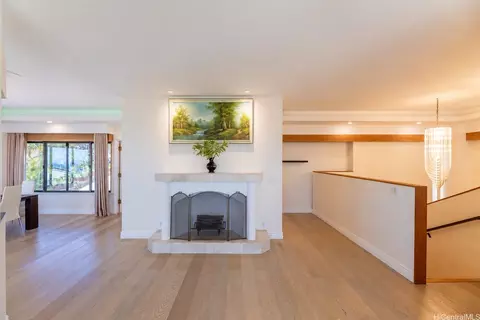 Living - 1632 Ihiloa Loop, Honolulu, HI 96821 photo 2 of 4