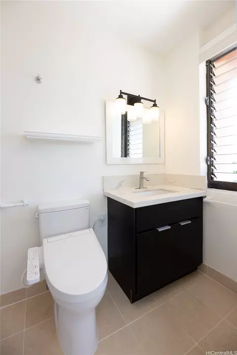Bath - 1632 Ihiloa Loop, Honolulu, HI 96821 photo 2 of 2
