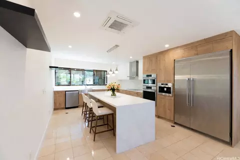 Kitchen - 1632 Ihiloa Loop, Honolulu, HI 96821 photo 1 of 3