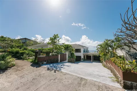 Exterior - 1632 Ihiloa Loop, Honolulu, HI 96821 photo 2 of 3