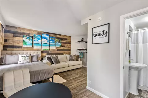 134 Kapahulu Ave #700, Honolulu, HI 96815