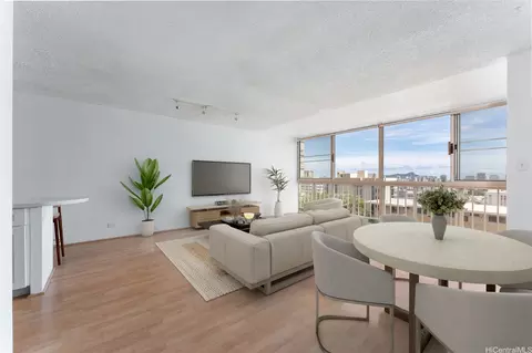 1013 Prospect St #813, Honolulu, HI 96822
