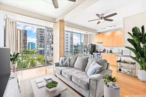 1020 Green St #PH2, Honolulu, HI 96822