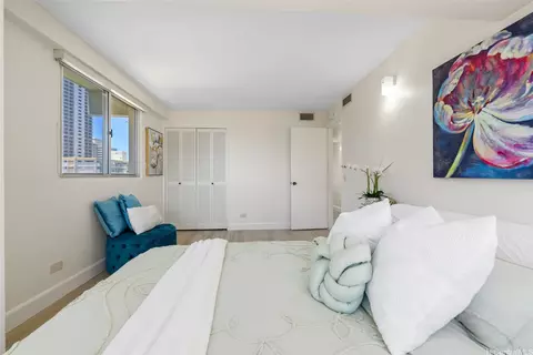 2440 Kuhio Ave #1101, Honolulu, HI 96815