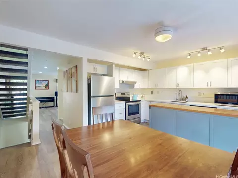 1096 Wainiha St #A, Honolulu, HI 96825