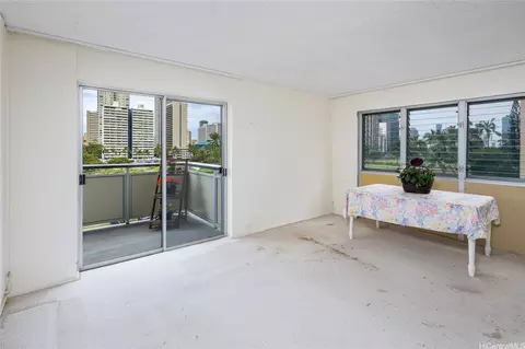 509 University Ave #504, Honolulu, HI 96826
