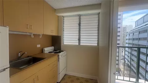 747 Amana St #1015, Honolulu, HI 96814