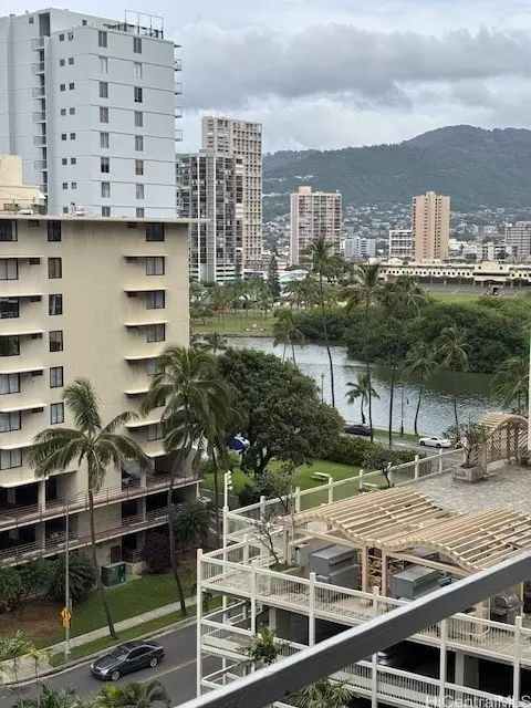 435 Seaside Ave #902, Honolulu, HI 96815