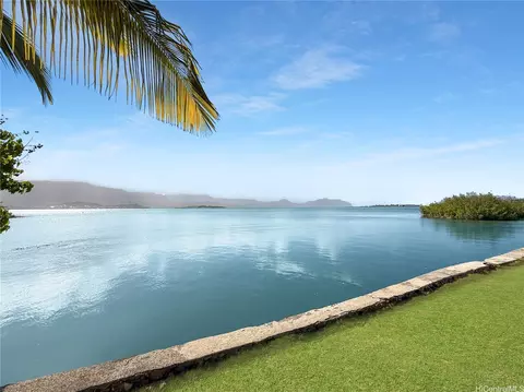 44-327 Kaneohe Bay Dr, Kaneohe, HI 96744