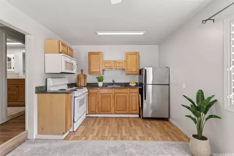 Kitchen - 5207 Poola St, Honolulu, HI 96821 photo 3 of 3