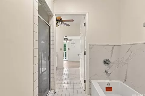 Bath - 5207 Poola St, Honolulu, HI 96821 photo 2 of 4
