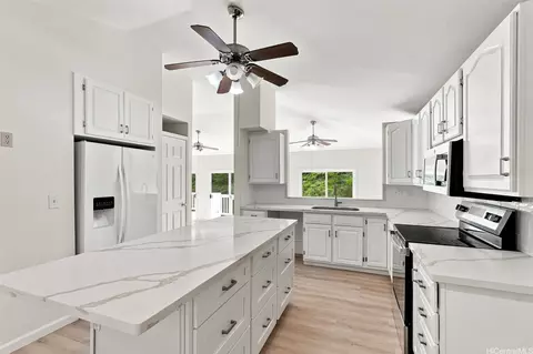 Kitchen - 5207 Poola St, Honolulu, HI 96821 photo 1 of 3