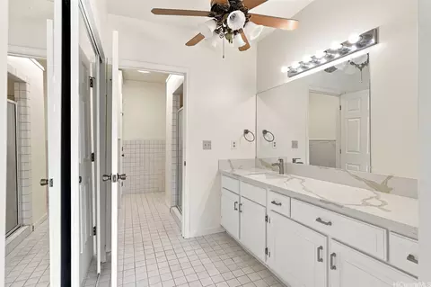 Bath - 5207 Poola St, Honolulu, HI 96821 photo 1 of 4
