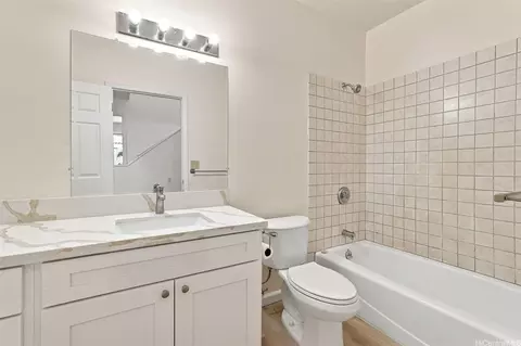 Bath - 5207 Poola St, Honolulu, HI 96821 photo 3 of 4