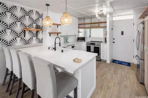 2421 Ala Wai Blvd #904, Honolulu, HI 96815