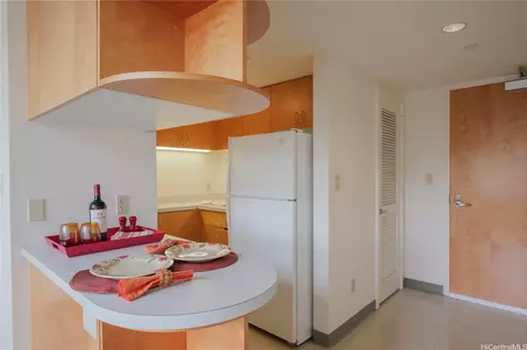545 Queen St #633, Honolulu, HI 96813