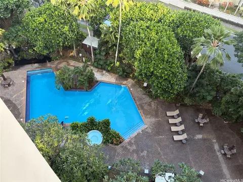 555 Hahaione St #9A, Honolulu, HI 96825