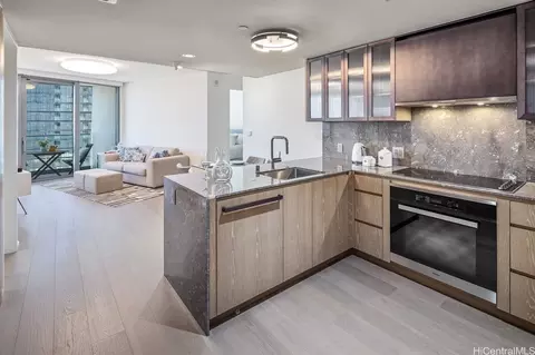 1000 Auahi St #1307, Honolulu, HI 96814