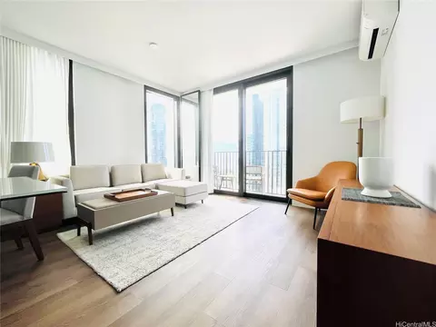 987 Queen St #1802, Honolulu, HI 96814