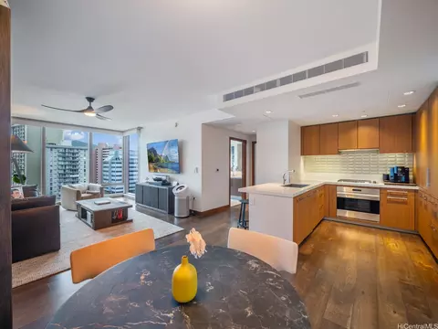 1555 Kapiolani Blvd #914, Honolulu, HI 96814