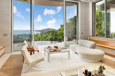 360 Puuikena Dr, Honolulu, HI 96821