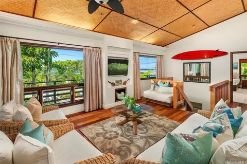 61-300 Kamehameha Hwy, Haleiwa, HI 96712