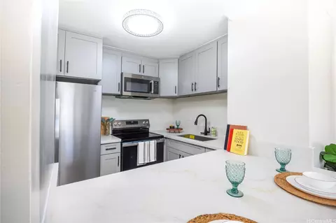 731 Amana St #904, Honolulu, HI 96814