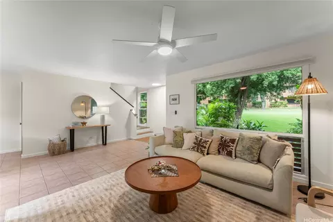 370 Haleloa Pl #F, Honolulu, HI 96821