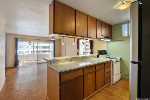 411 Kaiolu St #605, Honolulu, HI 96815