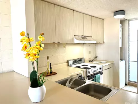 647 Kunawai Ln #A308, Honolulu, HI 96817