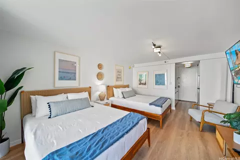 445 Seaside Ave #708, Honolulu, HI 96815