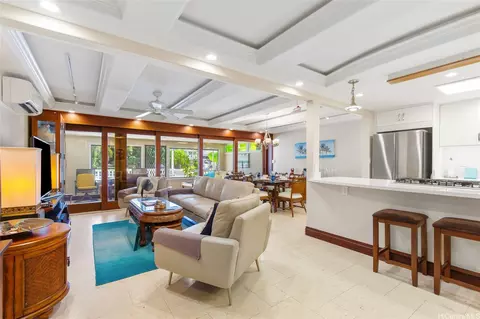 347 Kawaihae St #C, Honolulu, HI 96825