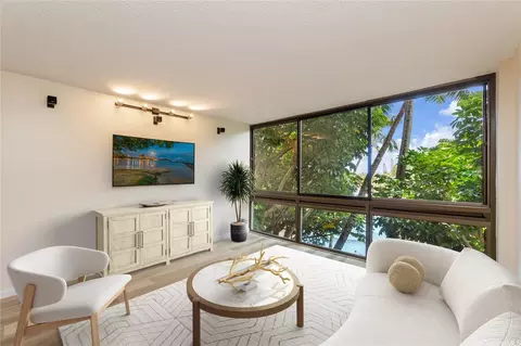 501 Hahaione St #1/3F, Honolulu, HI 96825