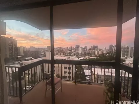 1560 Thurston Ave #704, Honolulu, HI 96822