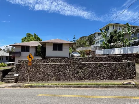 1356 Mamalu St, Honolulu, HI 96817
