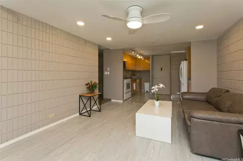 1099 Ala Napunani St #903, Honolulu, HI 96818