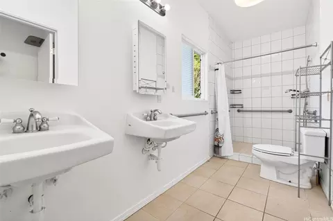 Bath - 2802 Numana Rd, Honolulu, HI 96819 photo 2 of 3