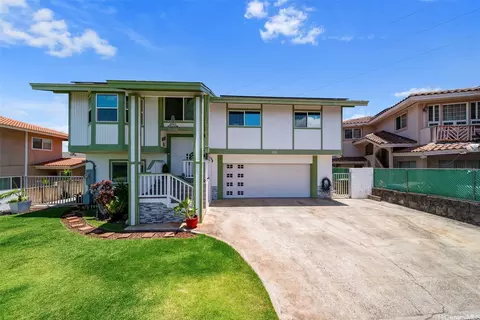 1011 Luaole Pl, Honolulu, HI 96818