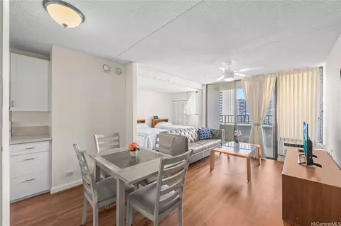 2240 Kuhio Ave #1802, Honolulu, HI 96815