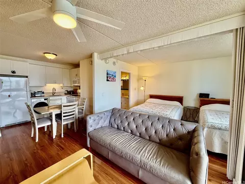 2240 Kuhio Ave #1802, Honolulu, HI 96815