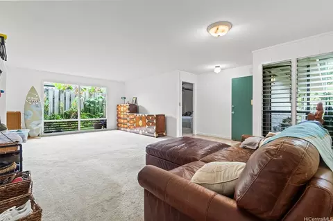1074 Lunaai St, Kailua, HI 96734