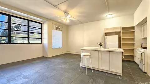 445 Kaiolu St #104, Honolulu, HI 96815